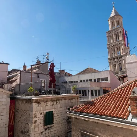 Gothic Palace Heritage בית הארחה