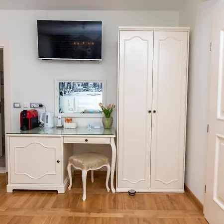 Konukevi Gothic Palace Heritage 4*