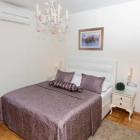 Gothic Palace Heritage Konukevi Split