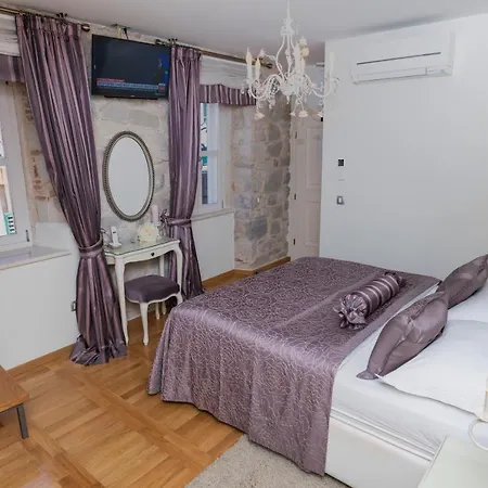 Gothic Palace Heritage Konukevi