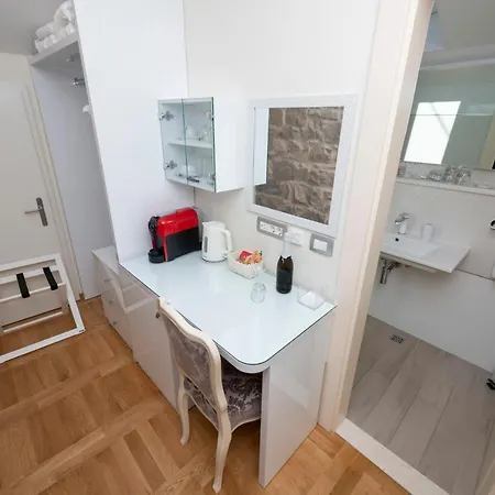 Gothic Palace Heritage בית הארחה