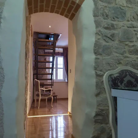 Gothic Palace Heritage Konukevi 4*