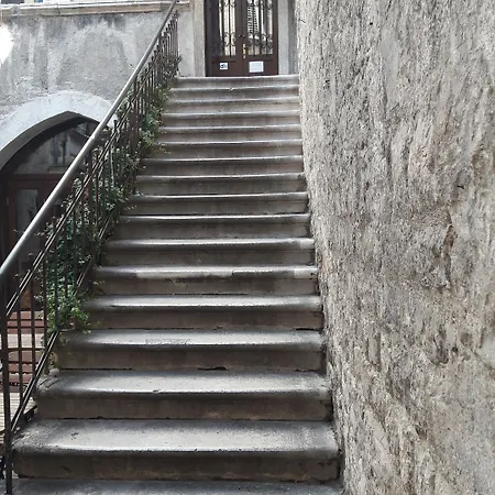 Gothic Palace Heritage בית הארחה