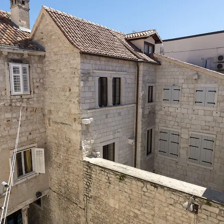 Gothic Palace Heritage Konukevi 4*