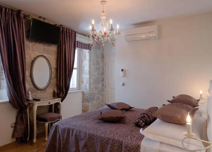 Gothic Palace Heritage Πανσιόν