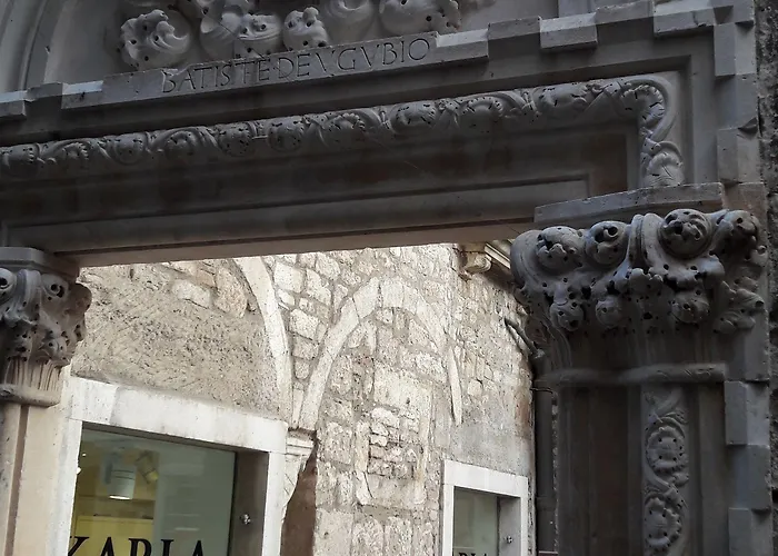 Gothic Palace Heritage Πανσιόν Σπλιτ