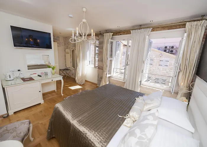 Πανσιόν Gothic Palace Heritage 4*