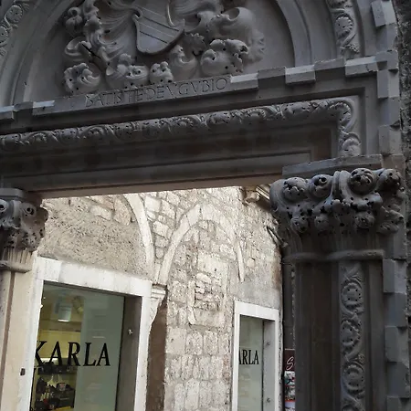 Gothic Palace Heritage Πανσιόν Σπλιτ