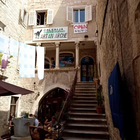 Πανσιόν Gothic Palace Heritage 4*
