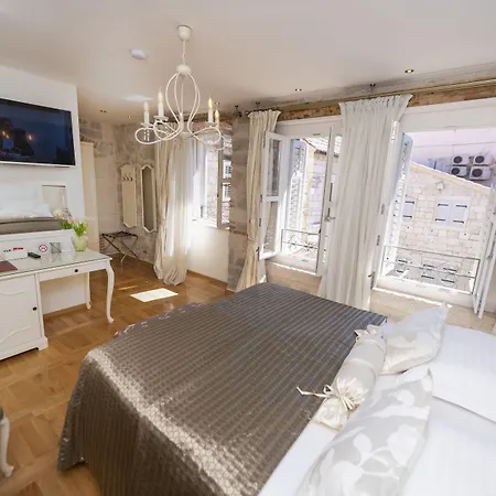 Πανσιόν Gothic Palace Heritage 4*