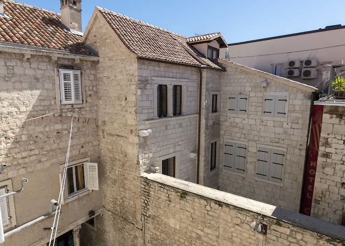 Gothic Palace Heritage Affittacamere 4*